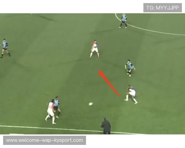 弗拉泰西中场抢断后带球高速推进:从瞬间断球到改变比赛节奏的艺术 弗拉泰西中场抢断后带球高速推进:从瞬间断球到改变比赛节奏的艺术